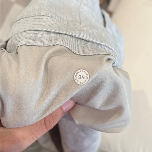 Lululemon Athletica Light Gray Men's Flat Front Shorts - Picture 4 of 4